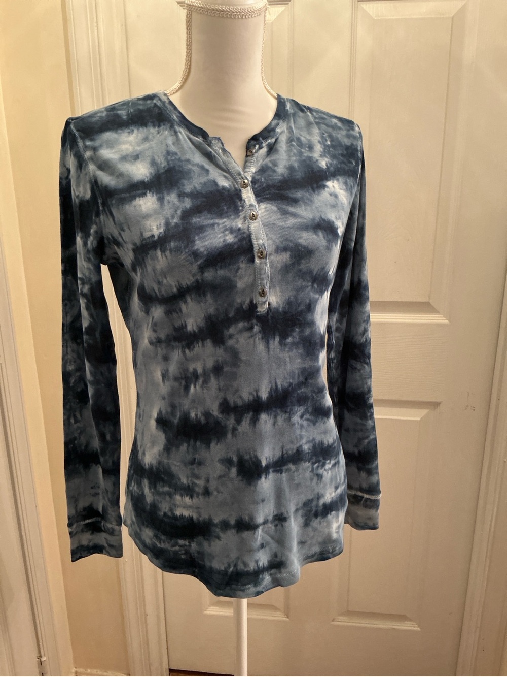 American Living Indigo Tie Dye Henley Long Sleeve Tee Shirt Medium NWT